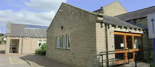 spring-wood-lodge-front
